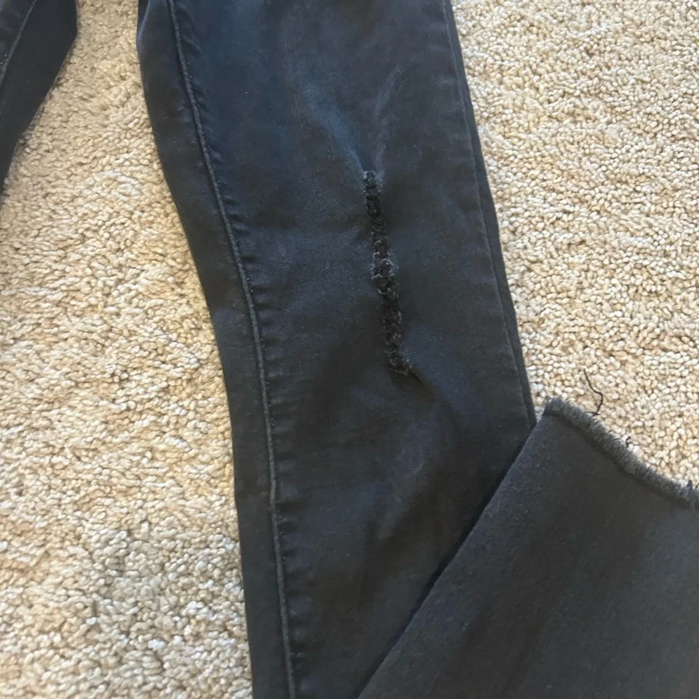 Girls Levi’s distressed jeans black denim in size 10